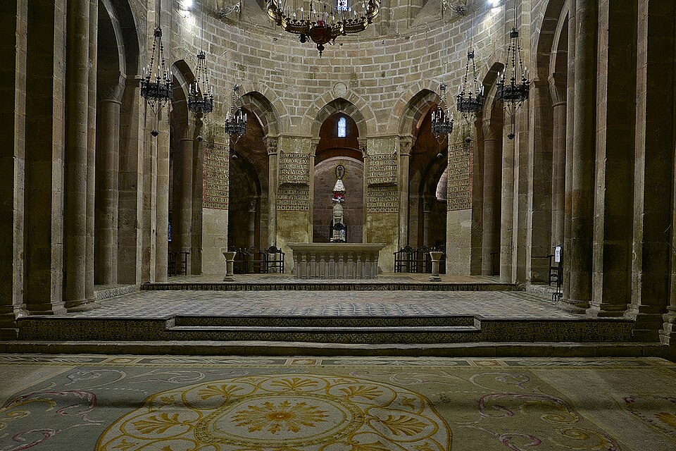 Presbiterio de la iglesia monacal del Monasterio de Veruela